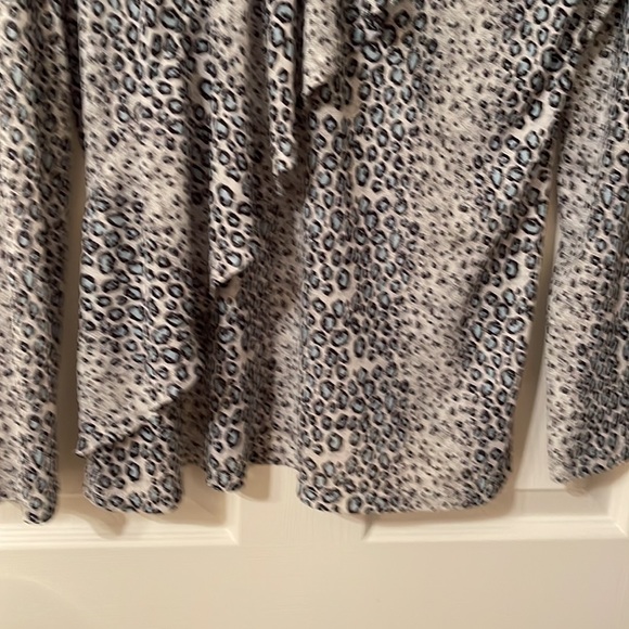 Skye’s the limit V Neck Top with Cascading Ruffle Size Large - Picture 9 of 9